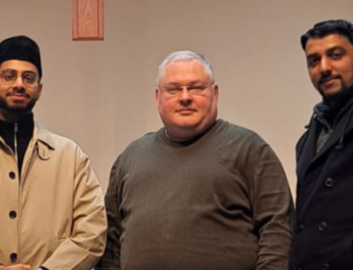 Gäste aus der Sadiq-Moschee